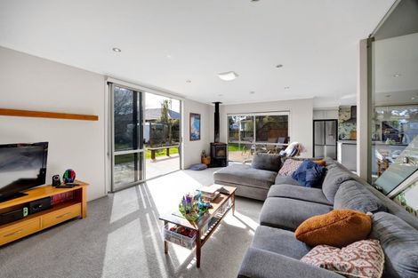 Photo of property in 17 Elizabeth Grove, Stratford, 4332