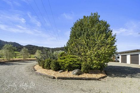 Photo of property in 316 Mountain Road, Maungaturoto, 0587