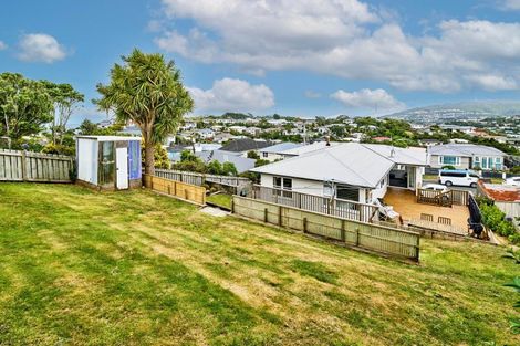 Photo of property in 20 Baylands Drive, Newlands, Wellington, 6037