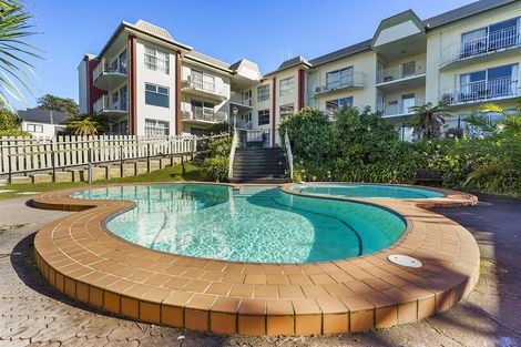 Photo of property in 2/10 Hunter Street, Hamilton Lake, Hamilton, 3204