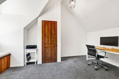 Photo of property in 76a Paynters Avenue, Strandon, New Plymouth, 4312