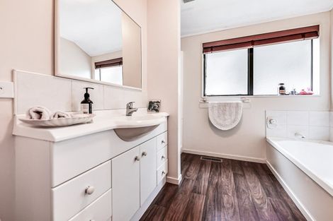 Photo of property in 4 Akona Lane, Hamilton East, Hamilton, 3216