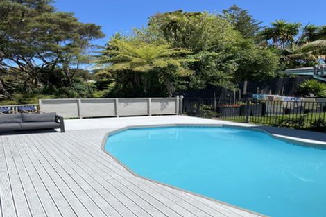 Photo of property in 27 Aplin Place, Birkdale, Auckland, 0626