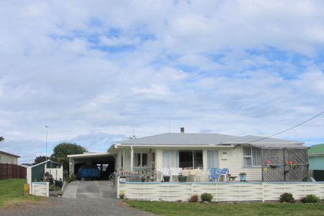 Photo of property in 6a Hennessy Street East, Foxton Beach, Foxton, 4815