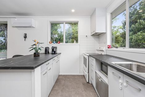 Photo of property in 2/10 Abbeygate Street, Birkdale, Auckland, 0626