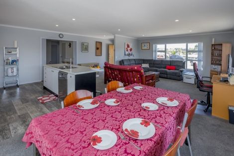 Photo of property in 12 Awahou Place, Foxton, 4814