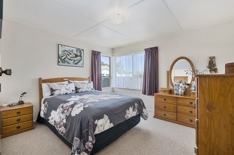 Photo of property in 14 Palliser Place, Milson, Palmerston North, 4414