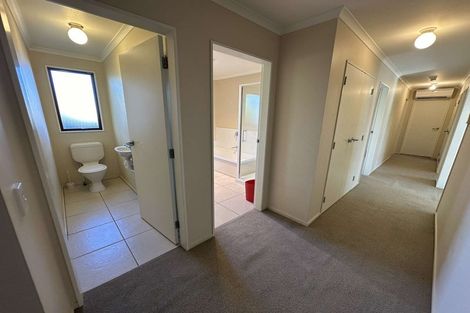Photo of property in 37 Mcewen Crescent, Riverstone Terraces, Upper Hutt, 5018