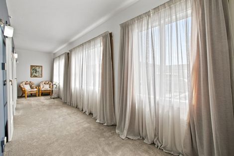 Photo of property in Devonport Apartments, 22/127 Saint Aubyn Street, New Plymouth, 4310