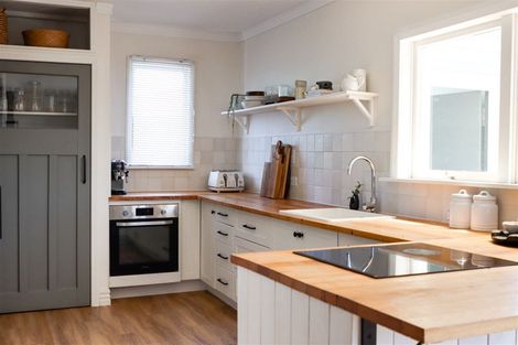 Photo of property in 804 Heretaunga Street East, Parkvale, Hastings, 4122