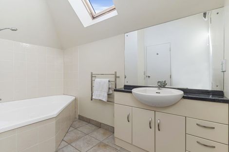 Photo of property in 2/79 Island Road, Beach Haven, Auckland, 0626