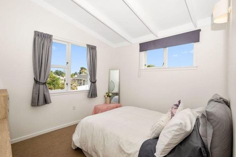 Photo of property in 11 Tiroroa Avenue, Te Atatu South, Auckland, 0610