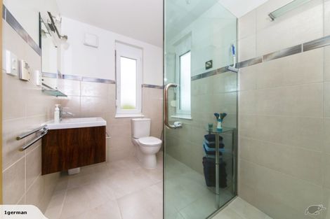 Photo of property in 32 Red Hills Road, Massey, Auckland, 0614