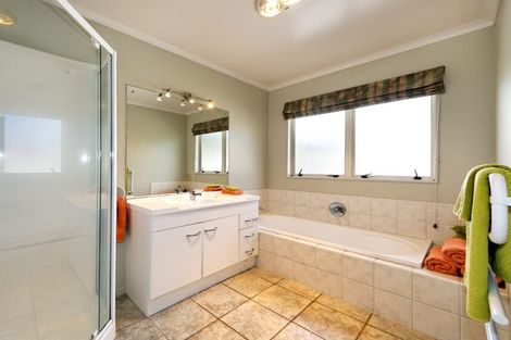 Photo of property in 22 Starlight Cove, Hobsonville, Auckland, 0618
