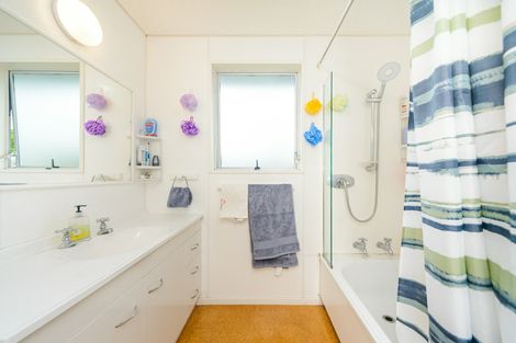 Photo of property in 10 Forbes Place, Kelvin Grove, Palmerston North, 4414