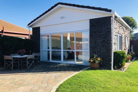 Photo of property in 29 Loloma Drive, Half Moon Bay, Auckland, 2012