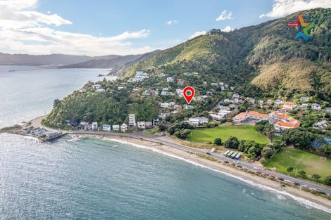 Photo of property in 15 Ferry Road, Days Bay, Lower Hutt, 5013