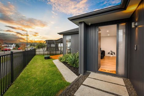 Photo of property in 5 Konoba Avenue, Kumeu, 0810
