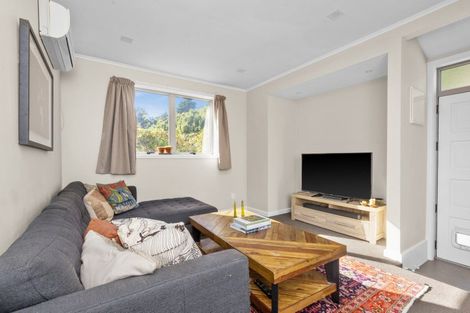 Photo of property in 2 Main Street, Hospital Hill, Napier, 4110