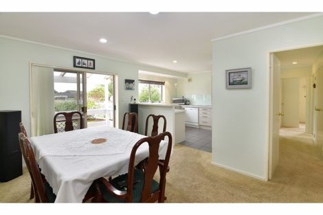 Photo of property in 14 Nickell Place, Orewa, 0931