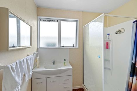 Photo of property in 24 Cecil Place, Cloverlea, Palmerston North, 4412