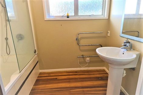 Photo of property in 1 Malters Place, Browns Bay, Auckland, 0630