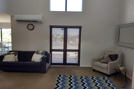 Photo of property in 6 San Valentino Drive, Henderson, Auckland, 0612