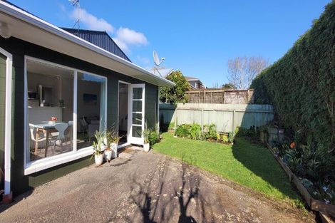 Photo of property in 74b Barrett Street, Westown, New Plymouth, 4310
