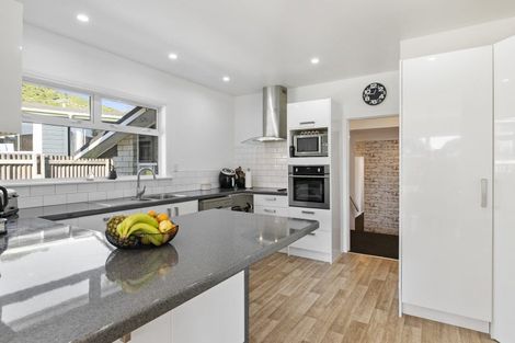 Photo of property in 17 Ruru Street, Waikanae, 5036