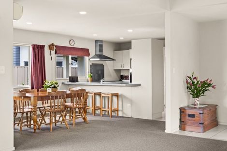 Photo of property in 2 Arthur Close, Clive, 4102