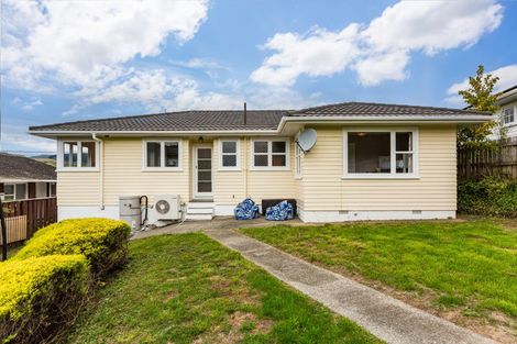 Photo of property in 39 Saint Johns Terrace, Tawa, Wellington, 5028