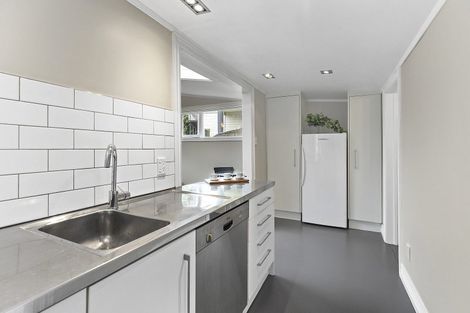 Photo of property in 32 Holloway Road, Aro Valley, Wellington, 6021