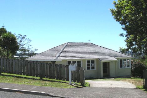 Photo of property in 47 Lysander Crescent, Beach Haven, Auckland, 0626