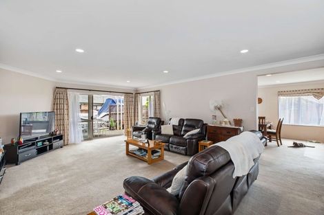 Photo of property in 34 Bellshill Close, Wattle Downs, Auckland, 2103