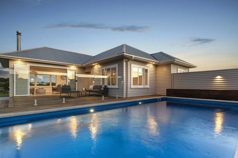 Photo of property in 13 Trotting Course Drive, Kumeu, 0891