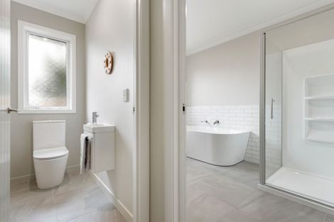 Photo of property in 16 West Place, Greenmeadows, Napier, 4112