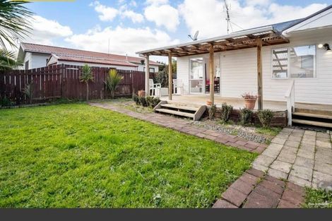 Photo of property in 1/18 Eulogy Place, Randwick Park, Auckland, 2105