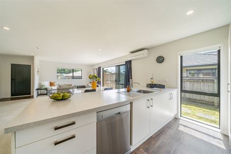 Photo of property in 17 Sunstone Crescent, Brown Owl, Upper Hutt, 5018