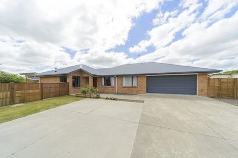 Photo of property in 8 Nevada Way, Kelvin Grove, Palmerston North, 4414