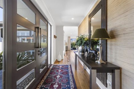 Photo of property in 1 Tupare Place, Highlands Park, New Plymouth, 4312