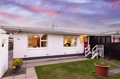 Photo of property in 2/4 Lansbury Avenue, Strowan, Christchurch, 8052