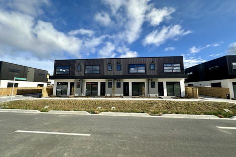 Photo of property in 17-17a The Strand, Wainuiomata, Lower Hutt, 5014