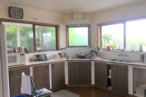 Photo of property in 32 Te Atatu Road, Te Atatu South, Auckland, 0610