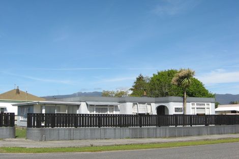 Photo of property in 17 Russell Street, Westport, 7825