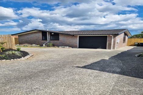 Photo of property in 4186a Great North Road, Glendene, Auckland, 0602