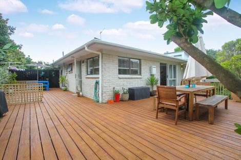 Photo of property in 2/39a Hebron Road, Waiake, Auckland, 0630