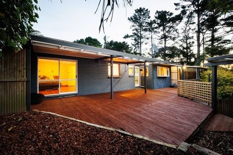 Photo of property in 140 Aokautere Drive, Fitzherbert, Palmerston North, 4410