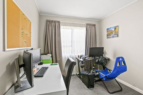 Photo of property in 10 Truby King Street, Merrilands, New Plymouth, 4312