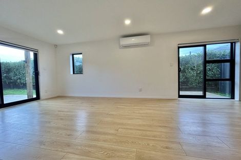Photo of property in 96e Triangle Road, Massey, Auckland, 0614