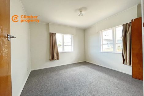 Photo of property in 2 Crystal Avenue, Glendene, Auckland, 0602